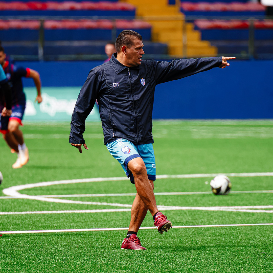 geiner-segura-entrenador-dt-san-carlos-futbol-consultants-representante-2-web